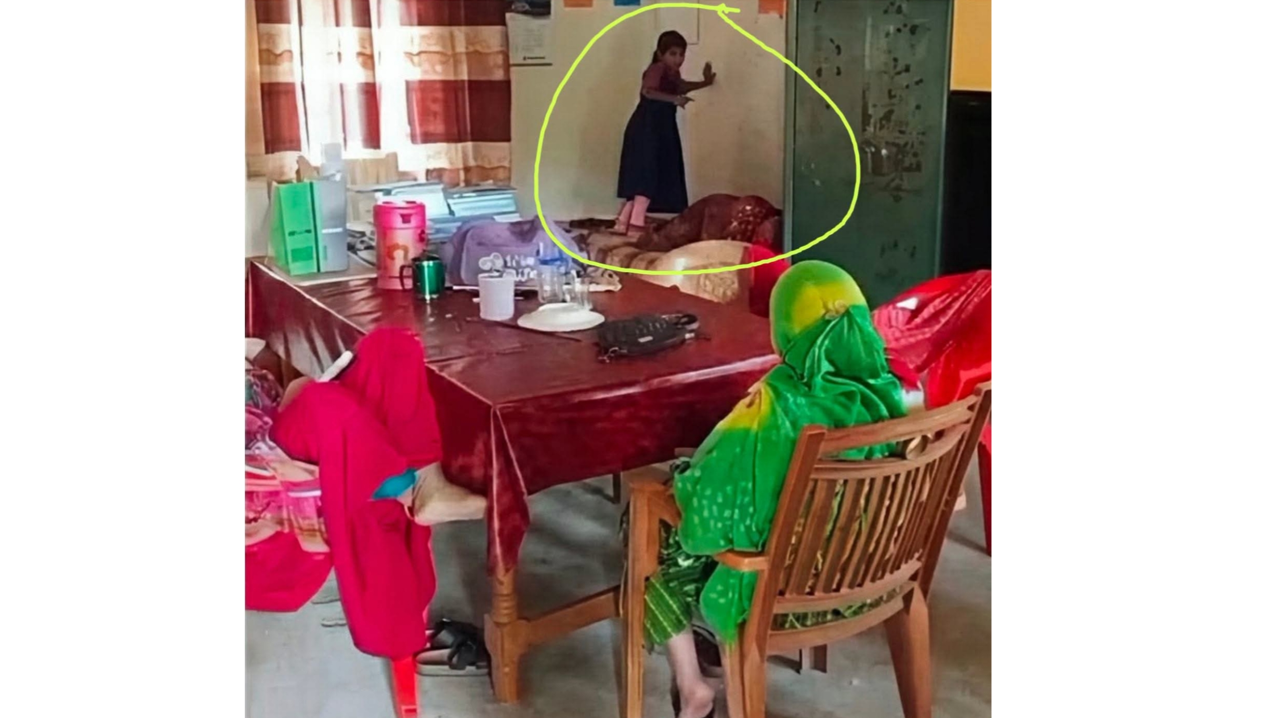 ক্লাস বাদ দিয়ে শিক্ষার্থীকে দিয়ে শরীর ‘মাসাজ’, শিক্ষিকার বিরুদ্ধে বিভাগীয় মামলা